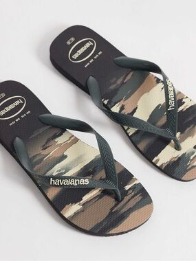 Havaianas Men’s Camouflage-Print Flip Flops in Green and Tan